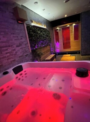 Bain à remous intérieur