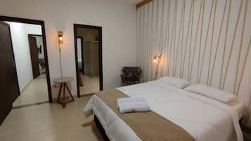 Chambre Familiale, vue piscine | Vue de la chambre