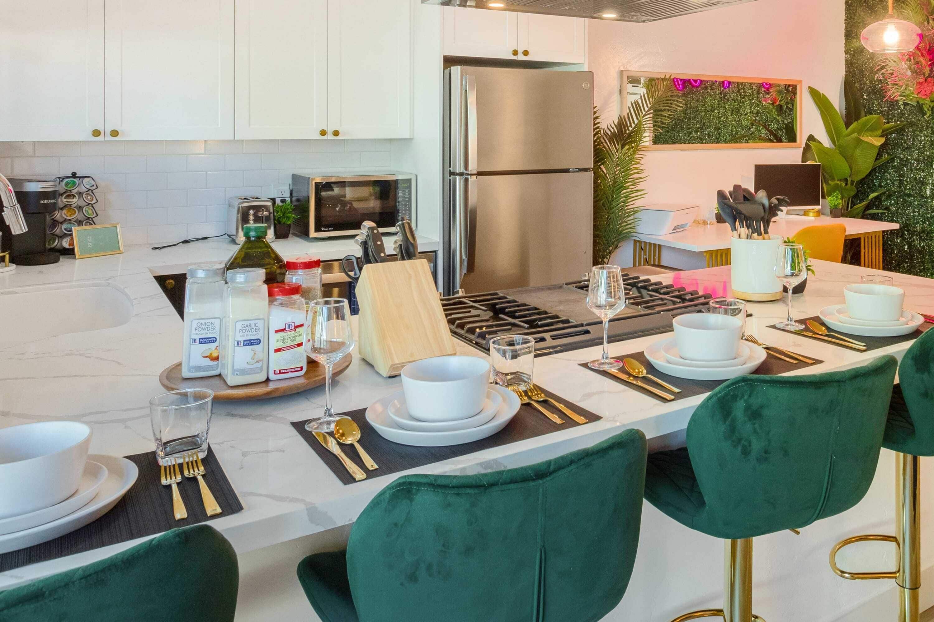 雪櫃、微波爐、焗爐、爐具