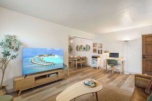 TV connectée, chaîne hi-fi, espaces bureaux