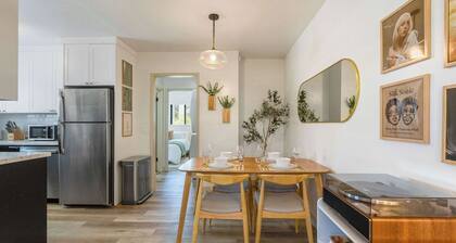 Clean, Modern, & Cozy Apartment