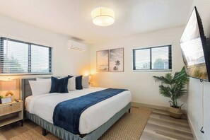 1 Schlafzimmer, Schreibtisch, Bügeleisen/Bügelbrett, Reisekinderbett