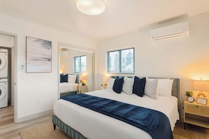 1 室のベッドルーム、デスク、アイロン / アイロン台、旅行用ベビーベッド