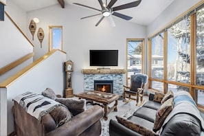 Condo, Multiple Beds, Fireplace, Mountain View (Trail Ridge Retreat) | Living area