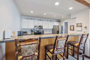 Private kitchen - Trail Ridge Retreat Sleeps 8 (Edwards)