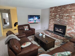 Smart TV, fireplace
