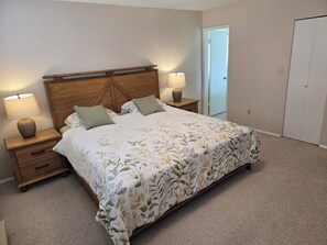 3 bedrooms, desk, iron/ironing board, free WiFi