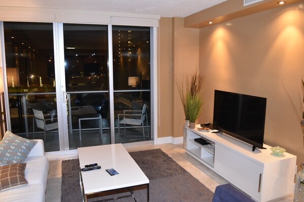 Smart TV, table tennis