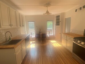 Fridge, oven, stovetop, dishwasher