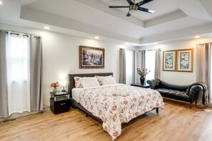 4 slaapkamers, een strijkplank/strijkijzer, wifi