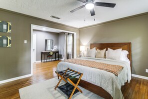 4 bedrooms, desk, iron/ironing board, Internet - 6 Mi to Shelby Farms Park: Family Home in Memphis (Memphis)