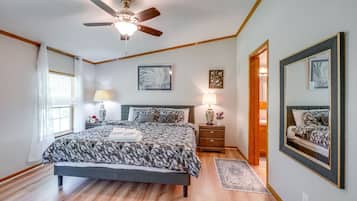 4 bedrooms, iron/ironing board, WiFi, bed sheets