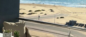 Stunning 2x Bedrooms Penthouse with Sea Views