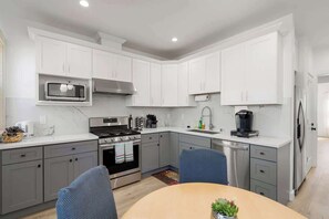 Fridge, microwave, oven, stovetop - Modern 2Bed 2Bath w/ parking in Excelsior District (San Francisco)