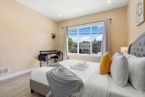 2 chambres, fer et planche à repasser, Wi-Fi, draps fournis