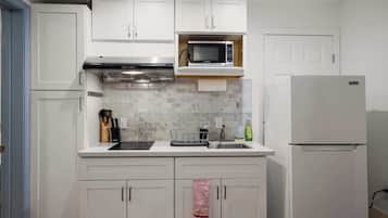 Refrigerador, microondas, cafetera/tetera