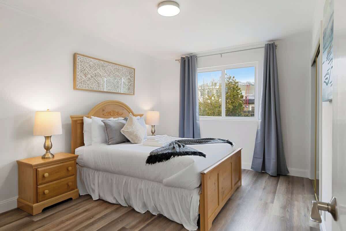 2 slaapkamers, een strijkplank/strijkijzer, wifi, beddengoed