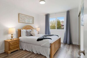 2 bedrooms, iron/ironing board, WiFi, bed sheets - Stunning 2BR w/ 1BA Home near BART (Daly City)