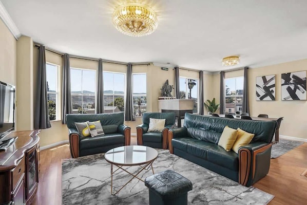 TV, fireplace, offices - Silver Terrace Gem Stunning Spacious 2BR Residence (San Francisco)