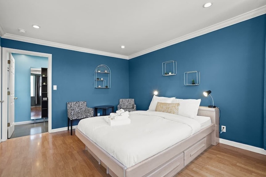 Silver Terrace Gem Stunning Spacious 2br Residence W/ Secured Parking Near Sfo & Downtown San Francisco - San Francisco, CA
