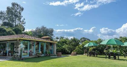 Villa 1hr from Medellin surrounded by nature