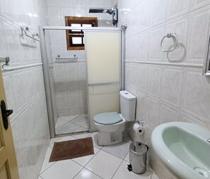 Douche, savon, papier toilette