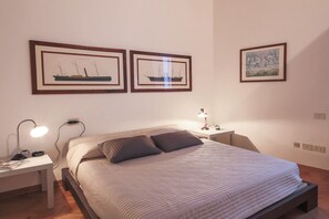 2 bedrooms, iron/ironing board, WiFi