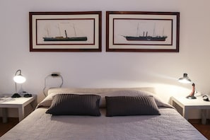 2 bedrooms, iron/ironing board, WiFi