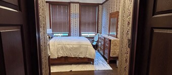 Spacious 3-bedroom apartment with WiFi, AC in charming Ripley