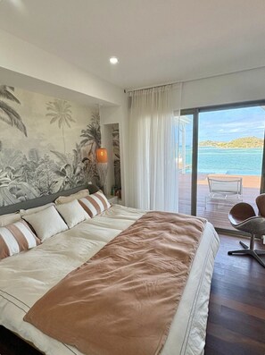 4 habitaciones, escritorio y tabla de planchar con plancha 