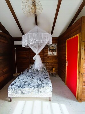 1 bedroom, free WiFi, bed sheets - KAZ A KLEMENCE - Gite colibris : Haven of peace with swimming pool & local cuisine (Anse-Bertrand)