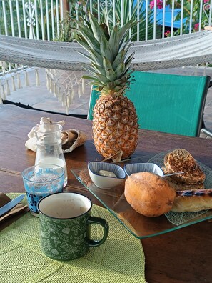 Outdoor dining - KAZ A KLEMENCE - Gite colibris : Haven of peace with swimming pool & local cuisine (Anse-Bertrand)