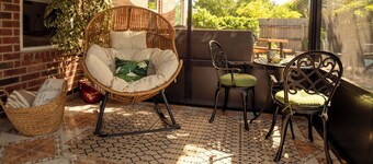 The Lantern House EXPERIENCE w/ Hot Tub & Game Room in Pflugerville