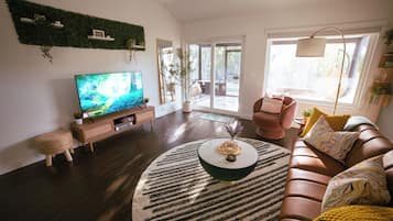 智能电视、桌上足球、乒乓球、书