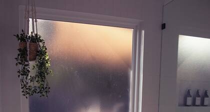 The Lantern House EXPERIENCE w/ Hot Tub & Game Room in Pflugerville