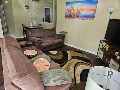 Relaxing Retreat  House on Chateau Lane 2 Bed/2 Bath near FSU and FL Capital