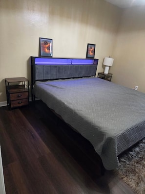 2 chambres, fer et planche à repasser, Wi-Fi gratuit, draps fournis
