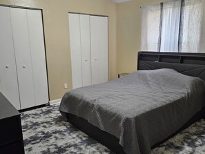 2 Schlafzimmer, Bügeleisen/Bügelbrett, kostenloses WLAN, Bettwäsche