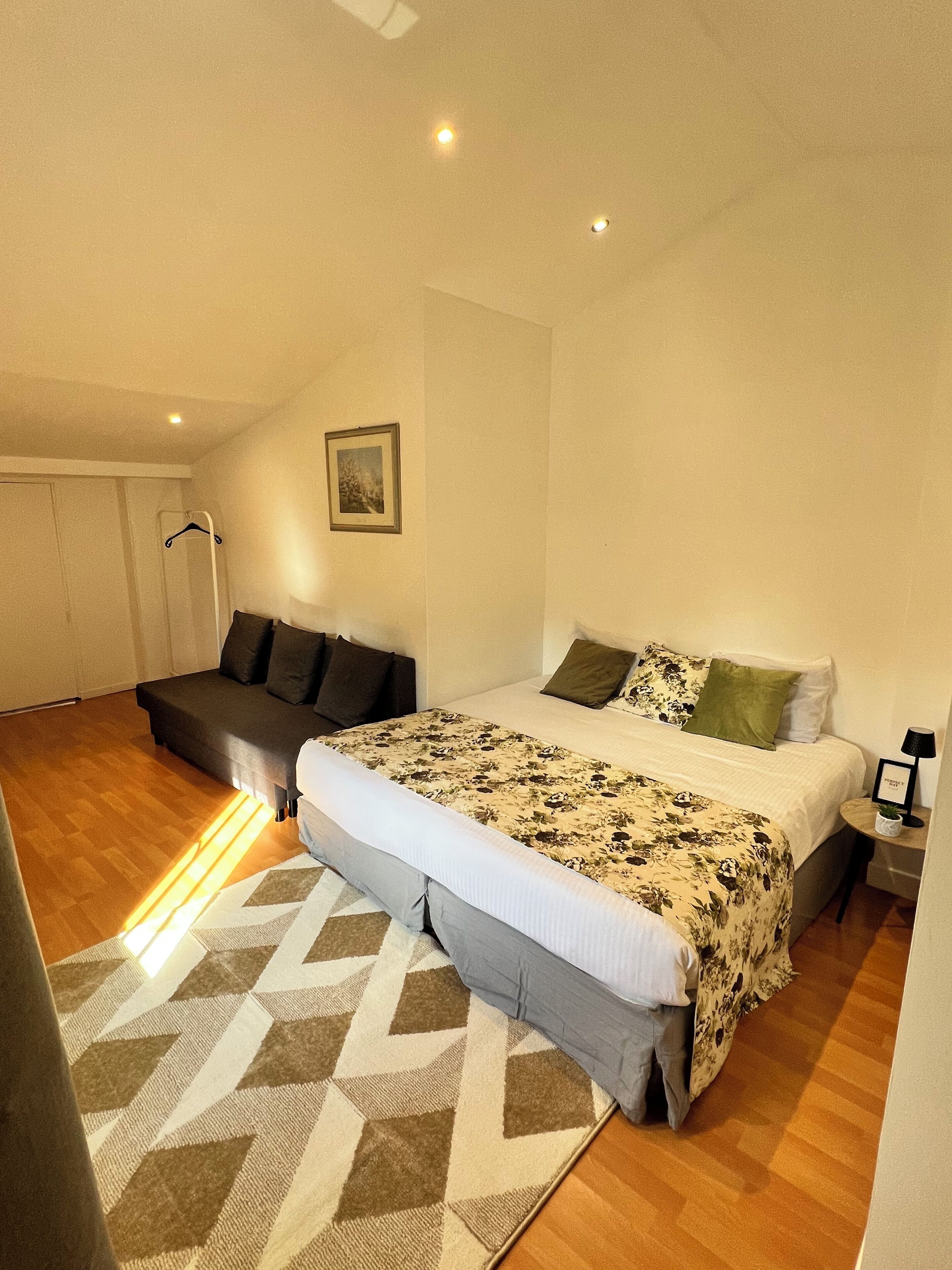 8 slaapkamers, een strijkplank/strijkijzer, gratis wifi, beddengoed