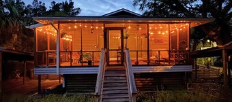 Welcome to Rainbow at Folly House – Your Beachside Retreat Near Charleston!