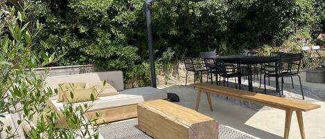 屋外ダイニングエリア