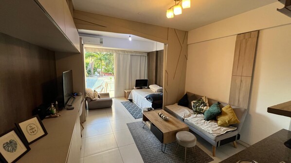 1 bedroom, bed sheets