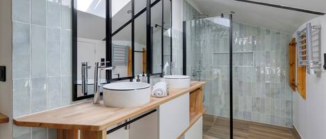 Shower, free toiletries, hair dryer, towels