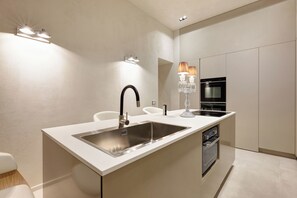 Micro-ondes, four, plaque de cuisson, lave-vaisselle