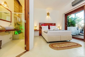 Junior Twin Room | In-room safe, free WiFi