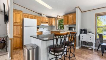 冰箱、微波炉、烤箱、炉灶