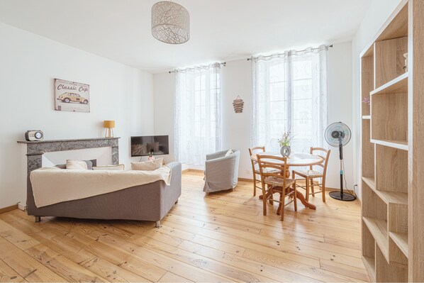 Smart TV, books, offices