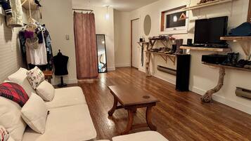 Téléviseur, jeux vidéo, lecteur de DVD, sélection de films