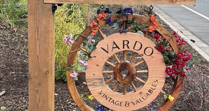 Book your suit and your Vardo Vintage & Valuables shopping experience now.