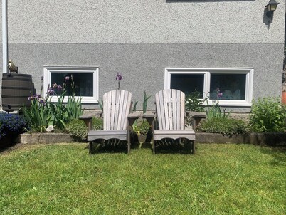 Lovely tranquil suite with private undercover parking and a stroll to the beach.